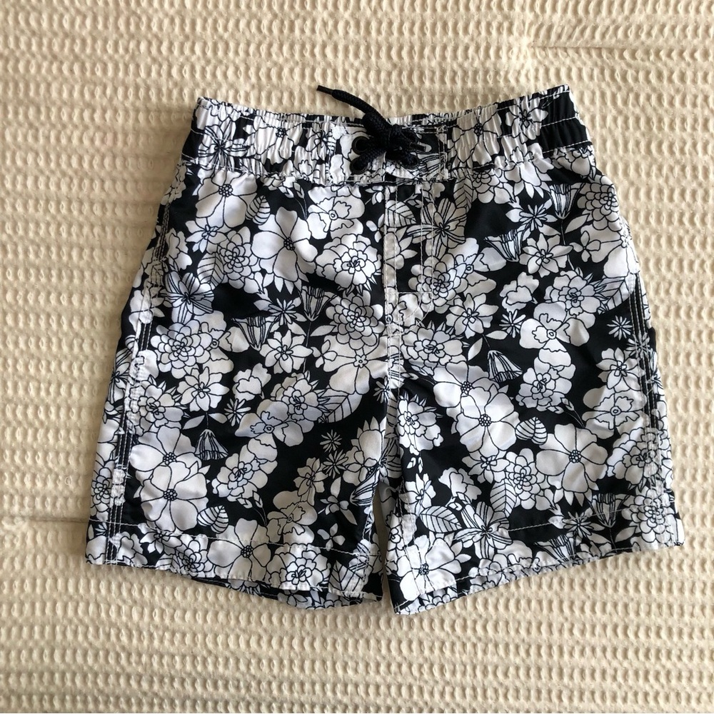 GAP Kid’s Black & White Floral Kids Swim Trunks Size 4T